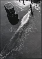 cca 1930 Esik Ferenc (?-?) budapesti fotográfus felvétele (Reggeli munka), 1 db modern nagyítás, jelzés nélkül, 21x15 cm