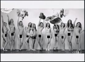 cca 1989 "Lázadás a műteremben: le a ruhákkal lányok!", szolidan erotikus felvétel, 1 db modern nagyítás, jelzés nélkül, 15x21 cm