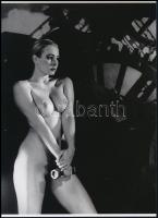 cca 1949 "Gépészsegéd", Günter Blum felvétele, 1 db modern nagyítás, jelzés nélkül, 21x15 cm