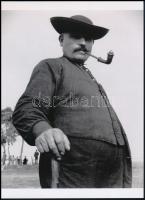 cca 1935 Haár Ferenc (1908-1997) magyar - amerikai fotóművész és fotóriporter felvétele (A gazda), 1 db modern nagyítás, jelzés nélkül, 21x15 cm