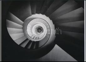 cca 1930 Lincoln, F.S. (1894-1975) amerikai fotográfus felvétele (Lépcsőház), 1 db modern nagyítás, jelzés nélkül, 21x15 cm