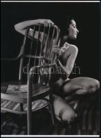 cca 1925 Pécsi József (1889-1956) budapesti fényképész és fotóművész műtermében készült felvétel (Tonett akt), 1 db modern nagyítás, jelzés nélkül, 21x15 cm