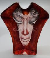 Mats Jonasson (svéd, 1945-): Ólomkristály asztaldísz a Maszk sorozatból, színezett, címkével és grav...