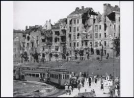 cca 1945 Budapest, Széll Kálmán téri (később Moszkva tér) villamos, 1 db modern nagyítás, jelzés nélkül, 15x21 cm