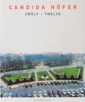 Candida Höfer: Zwölf - Twelve. München, 2001, Schrimer/Mosel, 85+3 p. Német nyelven. Gazdag képanyaggal illusztrált. Kiadói kartonált papírkötés, kiadói papír védőborítóban.