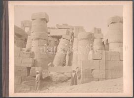 cca 1870-1890 Egyiptom, a karnaki templom részlete, a Zangaki testvérek (Adelphoi Zangaki) felvétele, nagyméretű fotó kartonon, kissé foltos, 22,5x27,5 cm, karton: 24,5x32 cm