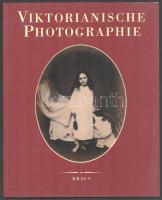 Ulrich Pohlmann: Viktorianische Photographie 1840-1890. Heidelberg, 1993, Edition Braus, 95+1 p. Német nyelven. Gazdag képanyaggal illusztrált. Kiadói papírkötés.