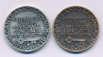 Vatikán 1963. "In Tenebris Tamen Absqve Tenebris / Sede Vacante Anno Domini MCMLXIII - Fridericvs Callori di Vignale Conclavis Gvbernator" bronz és ezüstpatinázott bronz emlékérem pár (32,5mm) T:AU Vatican 1963. "In Tenebris Tamen Absqve Tenebris / Sede Vacante Anno Domini MCMLXIII - Fridericvs Callori di Vignale Conclavis Gvbernator" bronze and silver plated bronze commemorative medallion pair (32,5mm) C:AU