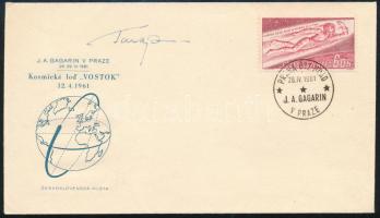 Jurij Alekszejevics Gagarin (1934-1968) szovjet űrhajós autográf aláírása alkalmi borítékon, 
/ Aut...