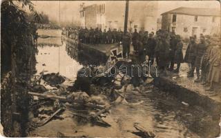 1918 Lezuhant német katonai repülő maradványai / WWI military, crashed German aircraft. photo + "K.u.k. Infanterieregiment Freiherr v. Schikofsky Nr. 83. 3. kompagnie" (kopott sarkak / worn corners)