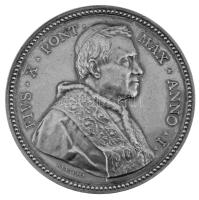 Vatikán 1903. "Pivs X Pont Max Anno I / Sacro Principatv Feliciter Inition Prid Non Avg a MDCCCCIII" jelzetlen Ag emlékérem X. Piusz pápa megválasztásának alkalmára, modern dísztokban (34,77g/44mm) T:AU,XF patina Vatican 1903. "Pivs X Pont Max Anno I / Sacro Principatv Feliciter Inition Prid Non Avg a MDCCCCIII" Ag commemorative medallion without hallmark for the election of Pio X in modern case (34,77g/44mm) C:AU,XF patina