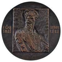 Czinder Antal (1937-) 1980. "Pór Bertalan emlékére / Születésének századik évfordulóján a Képzőművészek és Művészeti Dolgozók Szakszervezete" bronz emlékplakett (115mm) T:AU