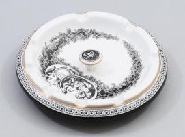 Hollóházi Jurcsák László által tervezett hamuzó, matricás, jelzett, hibátlan, d: 12,5 cm