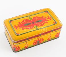 Zacskónyi díszdoboz és bolha tétel, közte antik olló, fémdobozok, stb