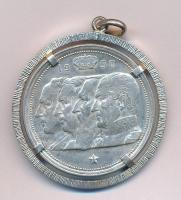 Belgium 1950. 100Fr Ag "Királyok", jelzett Ag foglalatban, füllel (az érme nincs hozzáforrasztva, foglalaton belül forgatható), (bruttó:23,19g/0.835/43mm) T:VF Belgium 1950. 100 Francs Ag "Kings", in marked Ag frame, repurposed as medallion with ear (the coin is not soldered, can be rotated inside), (brutto:23,19g/0.835/43mm) C:VF Krause KM#139