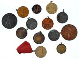 1950 k. 13db-os sport díjérem-tétel, közte 7db "ÉDOSZ" vagy "Kinizsi" (a Ferencváros/Fradi neve a Rákosi-korszakban), illetve "Honvéd Sportversenyek" bronz emlékérem, hátoldalán Rákosi-címerrel. Szign.: Jákfalvy (50mm) (2db) T:XF,VF