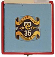 ~1960-1970. "Magyar Édesipari Törzsgárda" műgyantás fém emlékérem tokban (50x50mm) T:XF