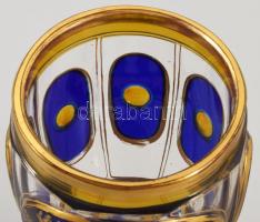 Talpas pohár. Cseh, 1840 körül, többrétegű csiszolt üveg ezüstpácolással és aranyfestéssel, medalion...