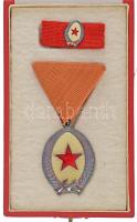 1964. "A Munka Érdemrend ezüst fokozata" ezüstözött, zománcozott bronz kitüntetés mellszalagon, miniatűrrel, eredeti tokban T:AU, patina, kifakult mellszalag NMK 600.