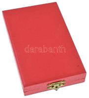 1964. "A Munka Érdemrend ezüst fokozata" ezüstözött, zománcozott bronz kitüntetés mellszal...