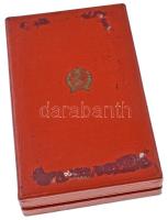 1954. "Munka Érdemérem" zománcozott bronz kitüntetés mellszalagon, eredeti, enyhén viselte...