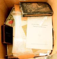 Vegyes könyv és nyomtatvány hagyaték, történelmi könyvek, nagyrészt török történelemmel kapcsolatosak, benne török nyelvűek is, különlenyomatok, néhány bőr tárca