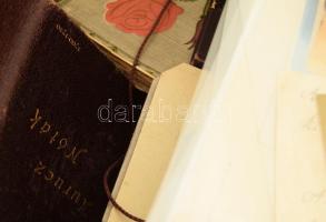 Vegyes könyv és nyomtatvány hagyaték, történelmi könyvek, nagyrészt török történelemmel kapcsolatosa...