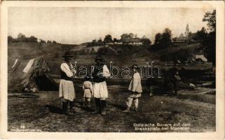 Ivano-Frankivsk, Stanislawów, Stanislau; Galizische Bauern auf dem Biwaksplatz bei Stanislau. Zu Gunsten der Nationalstiftung für die Hinterbliebenen der im Kriege Gefallenen / WWI military, Galician peasants at the campsite (fl)