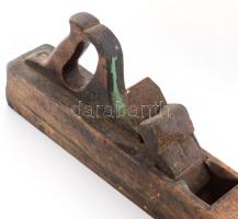 Régi nagyméretű asztalos gyalu, késsel, h: 63 cm