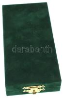 DN "A Magyar Érdemrend lovagkeresztje kardokkal" kitüntetés kinézetére hajazó modern feldo...