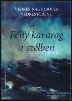 Vedres-Nagy Ibolya - Vedres Ferenc: Fény kavarog a szélben. Mindkét szerző által dedikált, ill. aláírt példány. Kondár Ferenc illusztrációival. Kiskunmajsa, 2015, Majsa Lapnyomda, 81+(1) p. Kiadói papírkötés.