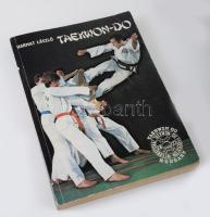 Harmat László: Taekwon-Do. A koreai önvédelem művészete. Bp., 1984., Lapkiadó Vállalat. Fekete-fehér képanyaggal illusztrált. Kiadói papírkötés, kissé kopott borítóval.