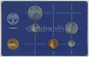 Hollandia 1986. 5c-2 1/2G (5xklf) forgalmi sor műanyag tokban, pénzverdei zsetonnal T:UNC, oxidáció Netherlands 1986. 5 Cent - 2 1/2 Gulden (5xdiff) coin set in plastic case and Coin Mint jeton C:UNC, oxygenation