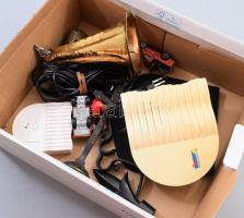 Doboznyi vegyes bolha tétel, közte játékautó, réz váza, kegytárgy, stb.