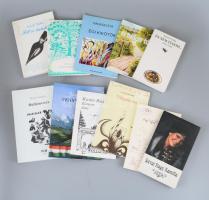 Vegyes dedikált könyv tétel, 11 db: Kristóf Attila: Én nem tudom... (1994-1998).; Nádasdi Éva: Égi kikötők.; Kántor Zsolt: Világültetés., Rostás Gergely: Hullámverés.; stb. Vegyes állapotban.