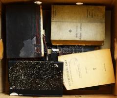 Vegyes jogi könyvtétel és jogi folyóiratok a XX: sz. elejéről. Magyar jogi szemle, Pénzügyi és közig...