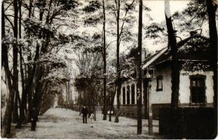 Hatvan, Újhatvani részlet az állami elemi iskolával. Vasúti levelezőlapárusítás 4649. (EM)