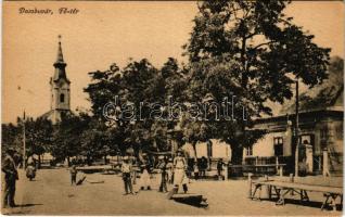 Dombóvár, Fő tér, templom, piac. Vasúti levelezőlapárusítás 19. sz. - 1918. (EK)