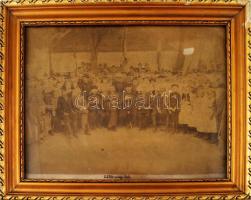 1896 Millenniumi fotó, vármegyei hajdúk, urakkal, fiatalokkal, sérül üvegezett keretben, 26×35 cm
