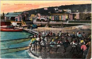 Napoli, Naples; Pescatori in azione / fishermen, port (EM)