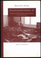Skultéty Csaba: Vasfüggönyökön át. A Szabad Európa Rádió mikrofonjánál. Előtte és utána. Pozsony, 2006, Madách-Posonium, 212+(4) p. Kiadói papírkötés.