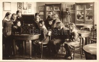 Budapest XIV. Erzsébet nőiskola tanterem gramofon