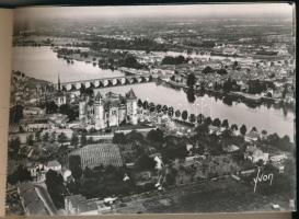 Chateaux de la Loire - RÉGI franci képeslapfüzet 11 db képeslappal, várak / pre-1945 French postcard...