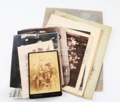 cca 1890-1940 Vegyes csoportképek (iskolai, báli, stb.), összesen 15 db fotó, közte Szerdahelyi ill. Brunhuber Béla budapesti műterméből származókkal, változó méretben és állapotban (max. 24,5x33,5 cm-ig)
