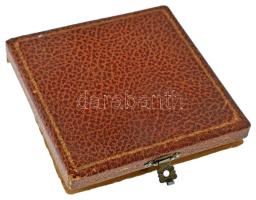 1947. "Téli Szabadság Csillagtúra - Kecskemét 1947 Jan 5" fém autósport(?) plakett. Sérült...