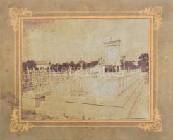 cca 1900-1910 A Vetró család sírhelye, nagyméretű fotó kartonon, kissé viseltes, foltos, 23,5x29,5 cm, karton: 34x41 cm