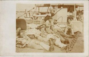 SMS ADMIRAL SPAUN Osztrák-Magyar Haditengerészet gyorscirkáló fedélzete pihenő matrózokkal, "Národni Politika" cseh újság / K.u.K. Kriegsmarine Matrosen / Austro-Hungarian Navy light cruiser's mariners resting on the deck, Czech newspaper. photo (fl)