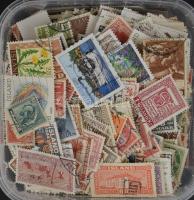 Skandinávia néhány ezer bélyeg, köztük Izland is, ömlesztve műanyag dobozban