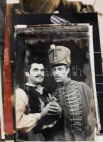 Színház témájú vegyes fotók (színészek, jelenetek, látványos díszletek, stb.), összesen 21 db, válto...