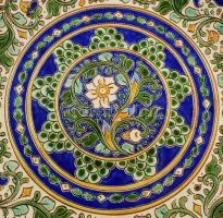 Kósa Reneszánsz Kerámia Stúdió dísztál, jelzett, lepattanásokkal, d: 33 cm